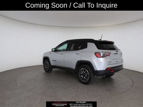 Used 2025 Jeep Compass Trailhawk AWD/4WD image 14