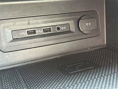 Used 2020 Volkswagen Atlas Cross Sport SE w/ Panoramic Sunroof Package image 38