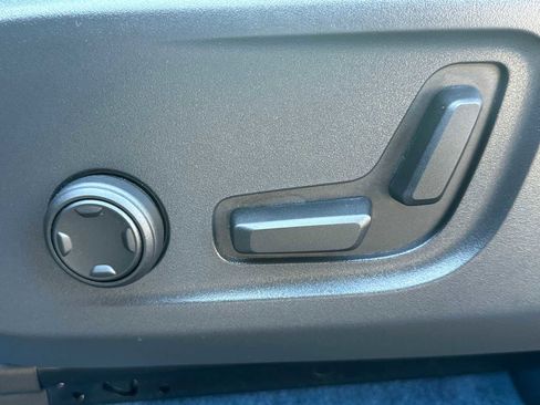 Certified 2023 Volvo XC40 Recharge Ultimate image 22