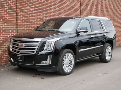 Used 2018 Cadillac Escalade Platinum image 1