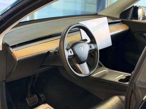 Used 2021 Tesla Model Y Long Range AWD/4WD image 16