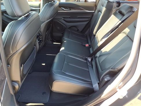 New 2025 Jeep Grand Cherokee Limited image 8