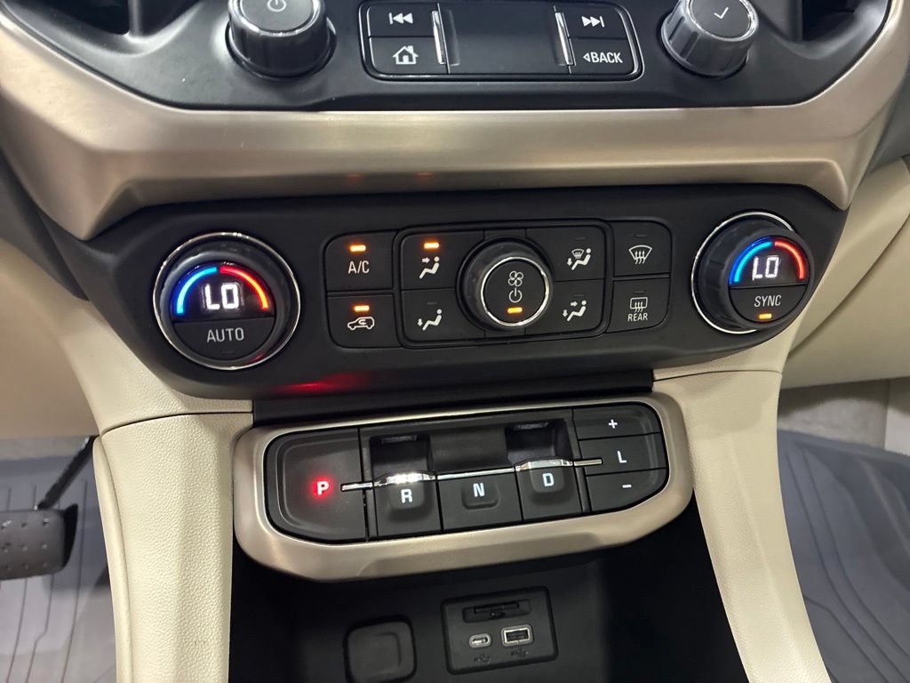 Used 2022 GMC Acadia Denali w/ Denali Ultimate Package AWD/4WD image 23