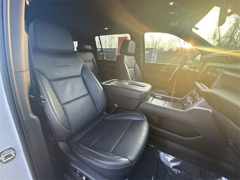 Used 2022 GMC Yukon XL Denali image 25