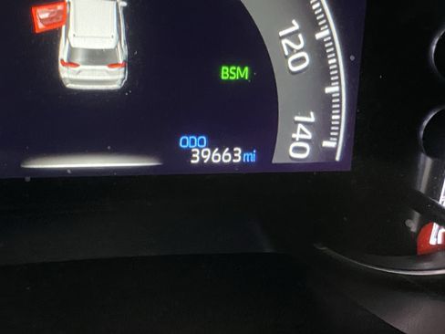 Used 2023 Toyota RAV4 XLE Premium image 6