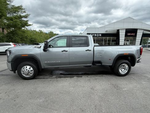New 2026 GMC Sierra 3500 Pro AWD/4WD image 2