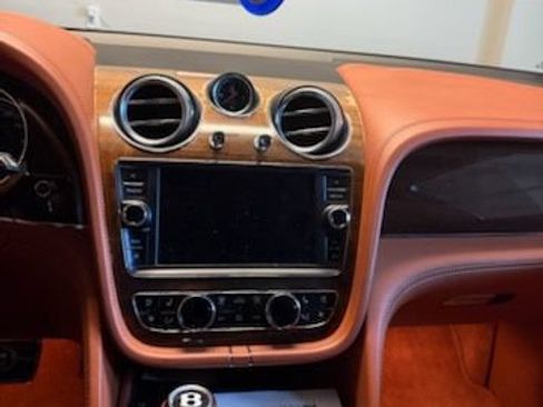 Used 2019 Bentley Bentayga AWD/4WD image 5