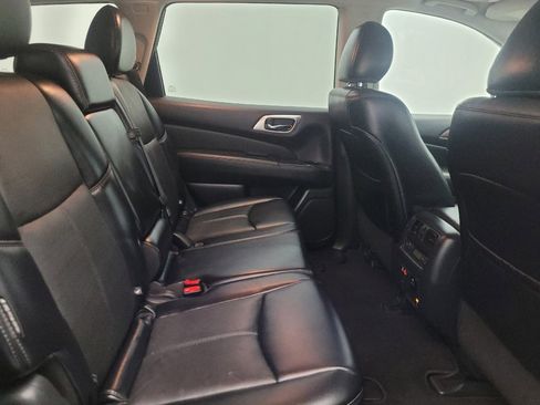 Used 2019 Nissan Pathfinder Platinum w/ Cargo Package image 19