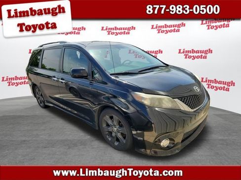 Used 2013 Toyota Sienna SE FWD image 1