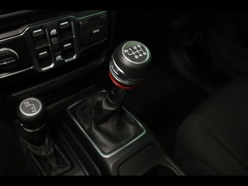 Used 2021 Jeep Gladiator Sport image 25