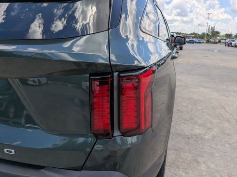 Used 2022 Kia Sorento S w/ Panoramic Sunroof Package AWD/4WD image 12