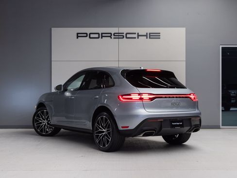 Certified 2026 Porsche Macan AWD/4WD image 3