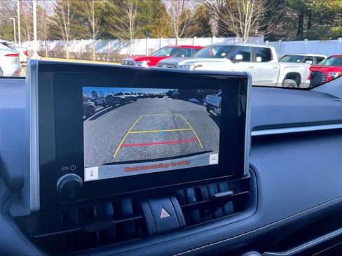 Used 2025 Toyota RAV4 XLE image 19