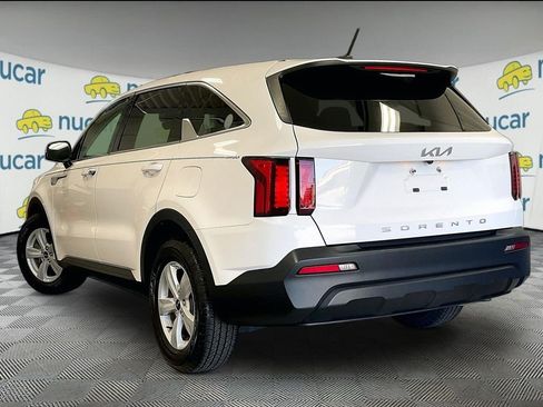 Used 2022 Kia Sorento LX FWD image 4