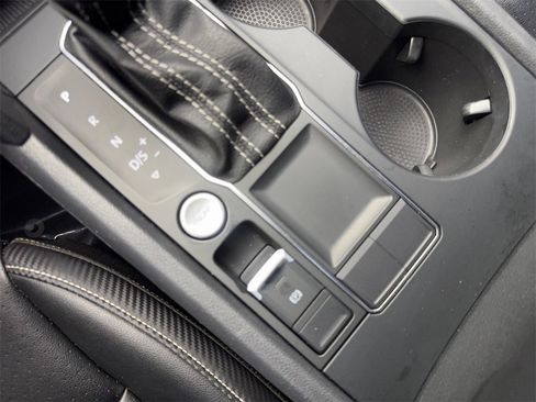 Used 2021 Volkswagen Atlas Cross Sport SE image 70