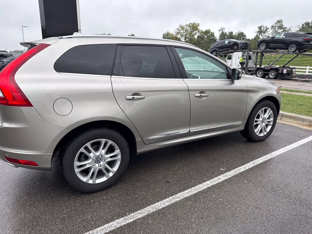 Used 2016 Volvo XC60 T5 Premier w/ Climate Package AWD/4WD image 2