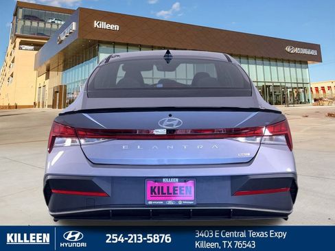 Used 2025 Hyundai Elantra SEL image 8