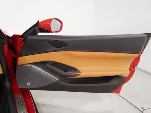 Used 2019 Ferrari Portofino RWD image 46