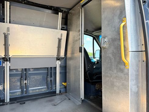 Used 2018 Mercedes-Benz Sprinter 2500 image 18