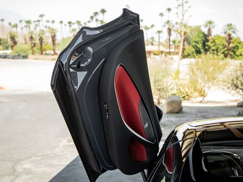 Used 2025 McLaren Artura Spider image 13