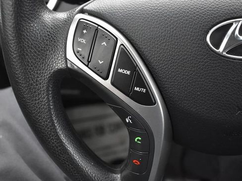 Used 2015 Hyundai Elantra GT FWD image 11