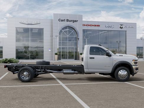 New 2025 RAM 5500 4x4 Regular Cab image 21