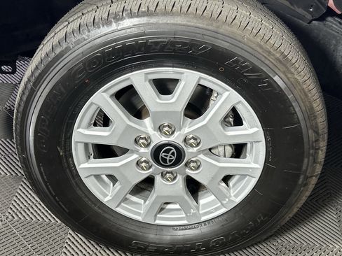 Used 2025 Toyota Tacoma SR5 AWD/4WD image 9