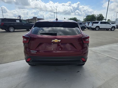 Used 2025 Chevrolet Trax LS w/ Driver Confidence Package image 4