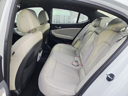 Used 2023 Genesis G70 2.0T image 9