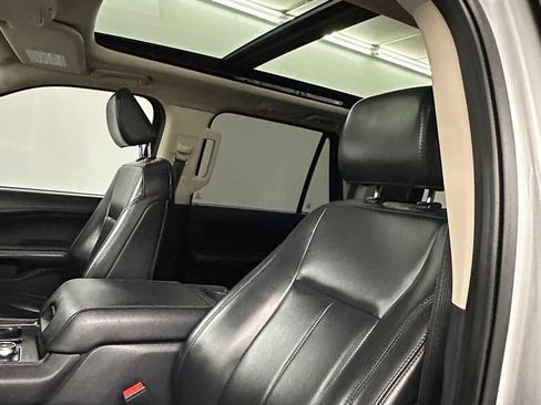 Used 2022 Ford Expedition XLT AWD/4WD image 12