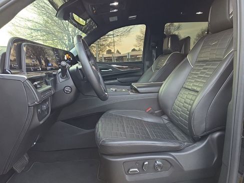 Certified 2024 Cadillac Escalade Sport Platinum image 12