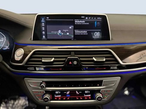 Used 2022 BMW 740i 740i Sedan 4D image 13