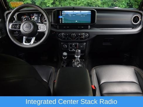 Used 2024 Jeep Wrangler Unlimited Sahara w/ Technology Group AWD/4WD image 8
