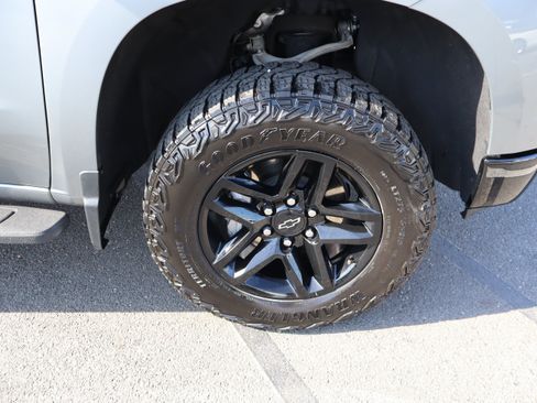 Used 2025 Chevrolet Silverado 1500 Custom Trail Boss AWD/4WD image 32