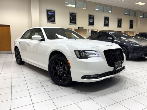 Used 2017 Chrysler 300 S image 66