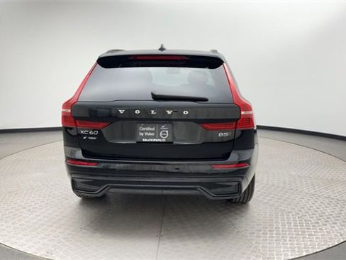 Used 2025 Volvo XC60 B5 Core image 3