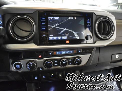Used 2017 Toyota Tacoma Limited w/ Tow Package AWD/4WD image 20