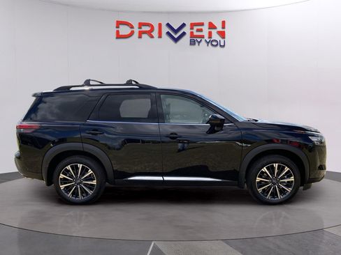 New 2026 Nissan Pathfinder Platinum image 6