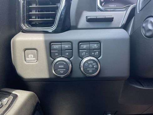 Used 2024 GMC Sierra 1500 AT4 w/ Technology Package image 25