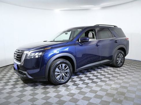 Used 2024 Nissan Pathfinder SV AWD/4WD image 5