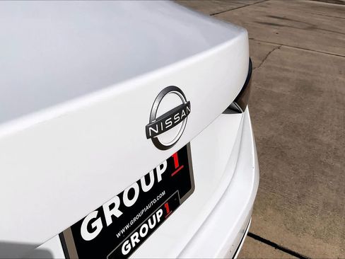 Used 2025 Nissan Sentra SV FWD image 31