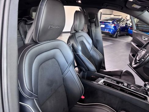 Used 2019 Volvo XC60 T5 R-Design w/ Protection Package Premier image 15