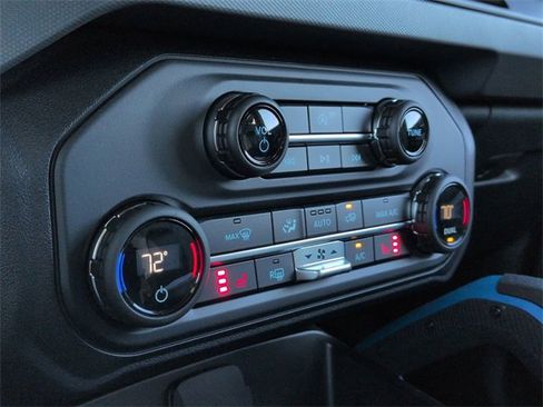 Used 2023 Ford Bronco Black Diamond image 21