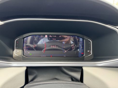 New 2025 Volkswagen Taos SEL image 31