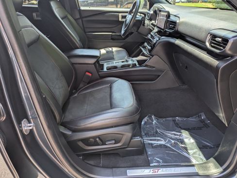 Certified 2022 Ford Explorer ST-Line w/ Class IV Trailer Tow Package RWD image 40