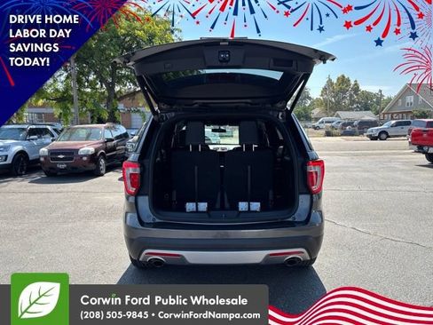 Used 2017 Ford Explorer XLT w/ Equipment Group 202A AWD/4WD image 29