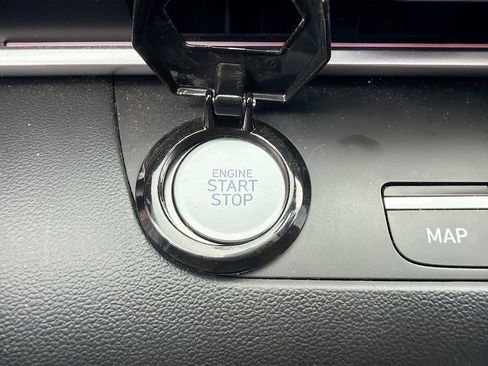 Used 2022 Hyundai Elantra Limited FWD image 32