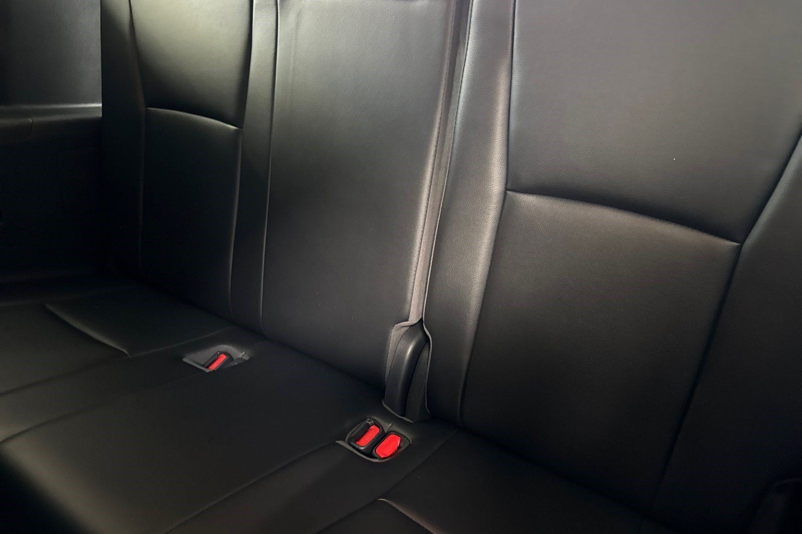 Used 2022 Toyota Highlander XLE AWD/4WD image 19