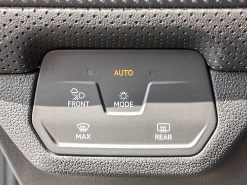 New 2026 Volkswagen Atlas Cross Sport SE image 22