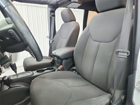 Used 2018 Jeep Wrangler Unlimited Sport S image 19